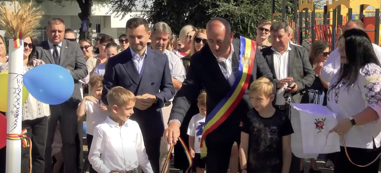 La Ciorescu a fost inaugurat un stadion multifuncțional, spații de agrement și recreere pentru maturi și copii.