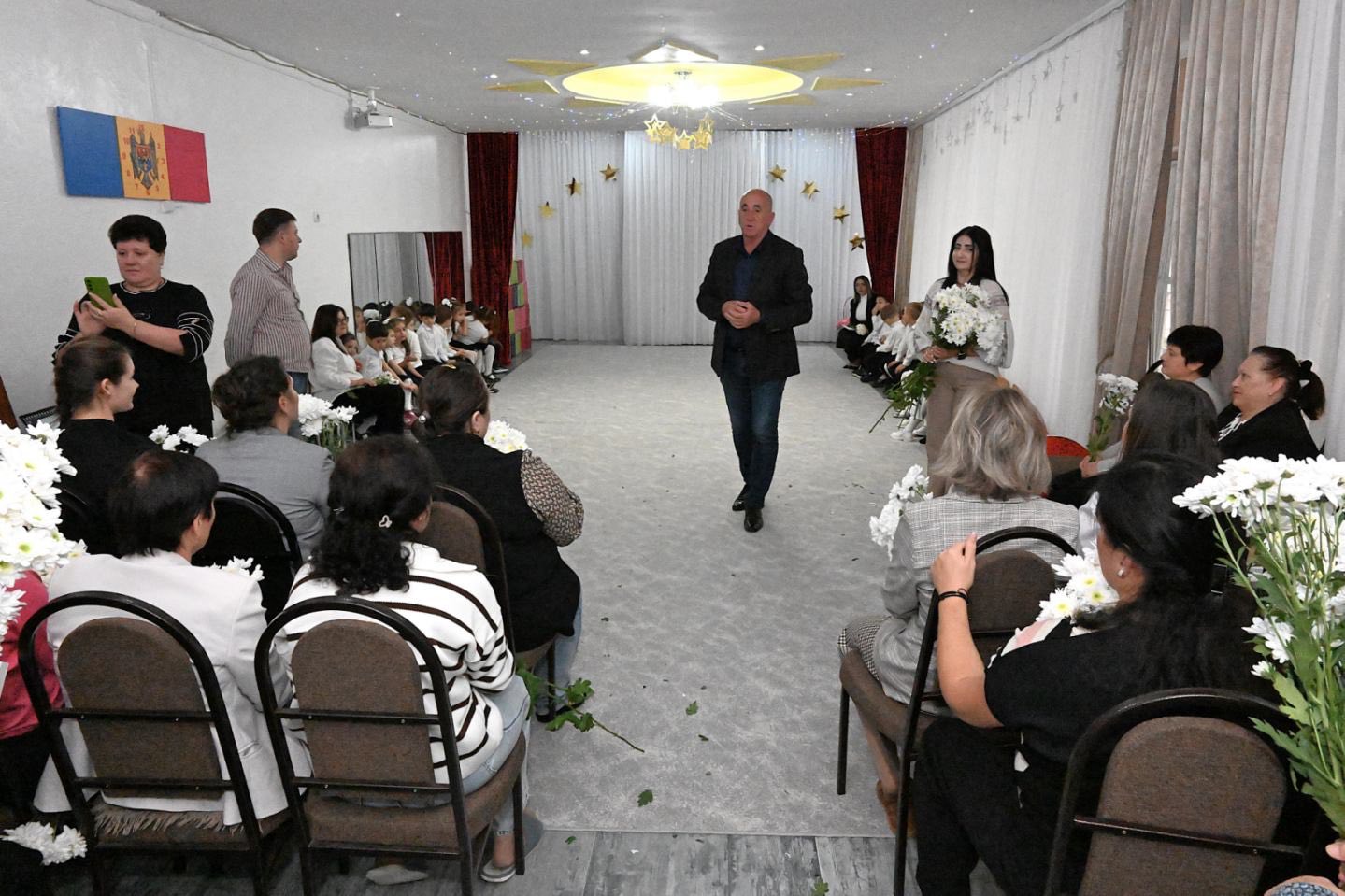 Educația este temelia unei comunități puternice, iar profesorii sunt cei care inspiră, modelează și clădesc viitorul!