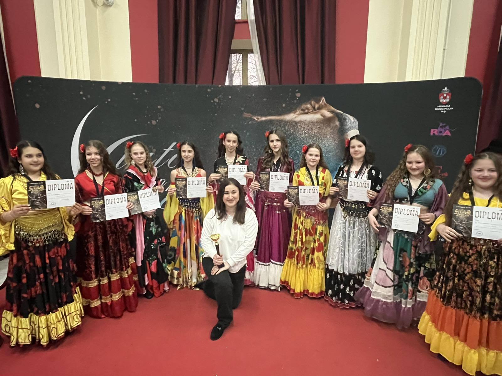 Ansamblul „Etnica” din Ciorescu, triplu Locul I la „STAR DANCE BY RDA” Iași!