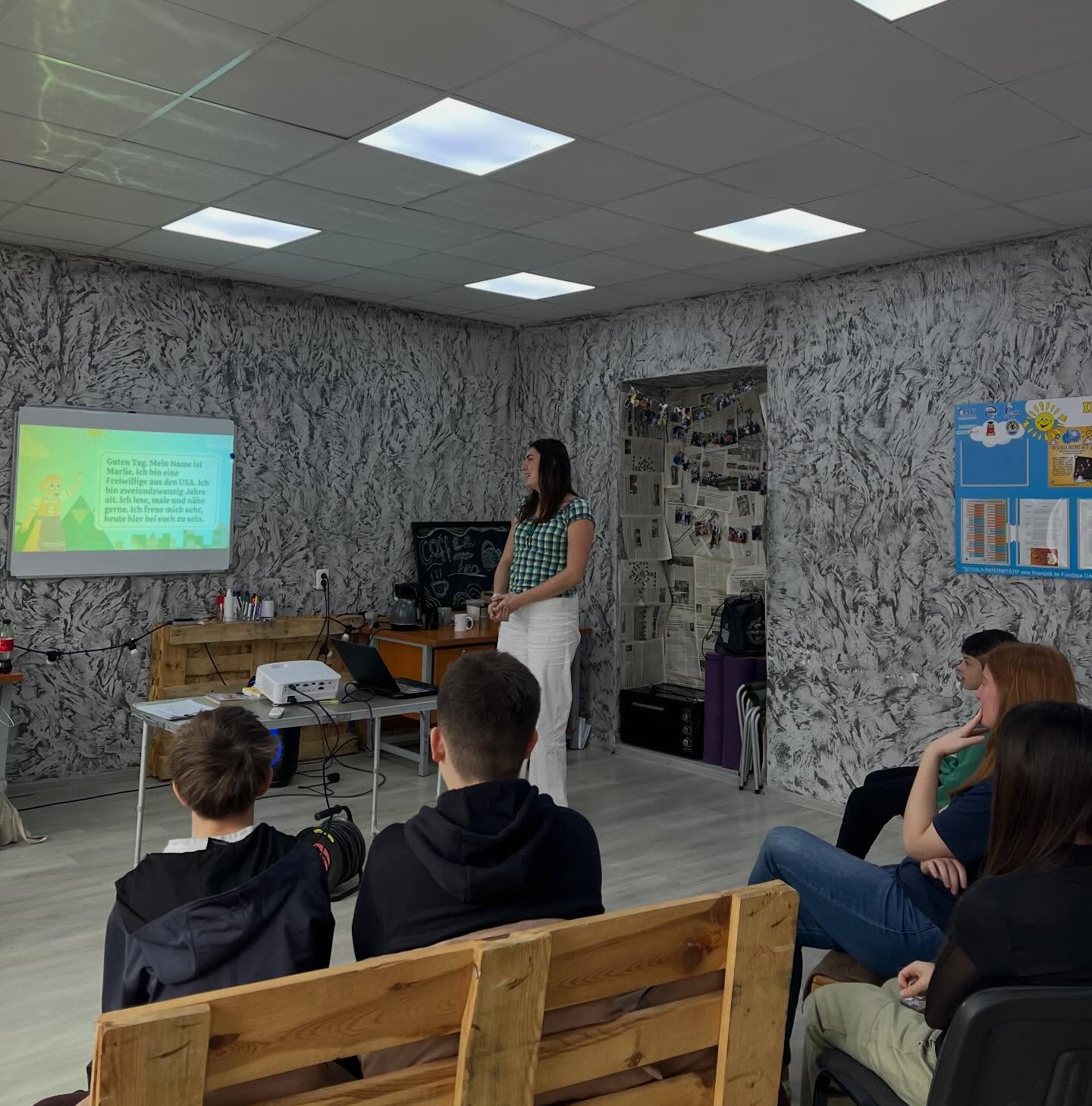 Clubul de Limbi Străine din Ciorescu: experiență interculturală alături de o voluntară a Corpului Păcii!