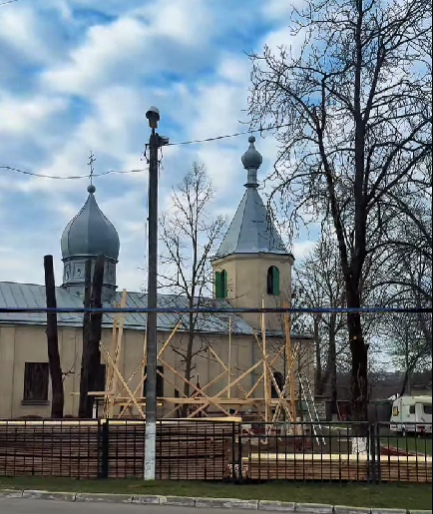 Câteva momente din lucrările de renovare ale Bisericii „Sfânta Parascheva” din comuna Ciorescu, cu ajutorul lui Dumnezeu!