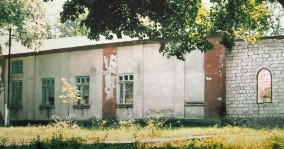 Imagini de arhivă: renașterea Bisericii „Sfânta Parascheva” din Ciorescu și apel la sprijin pentru lucrările actuale!