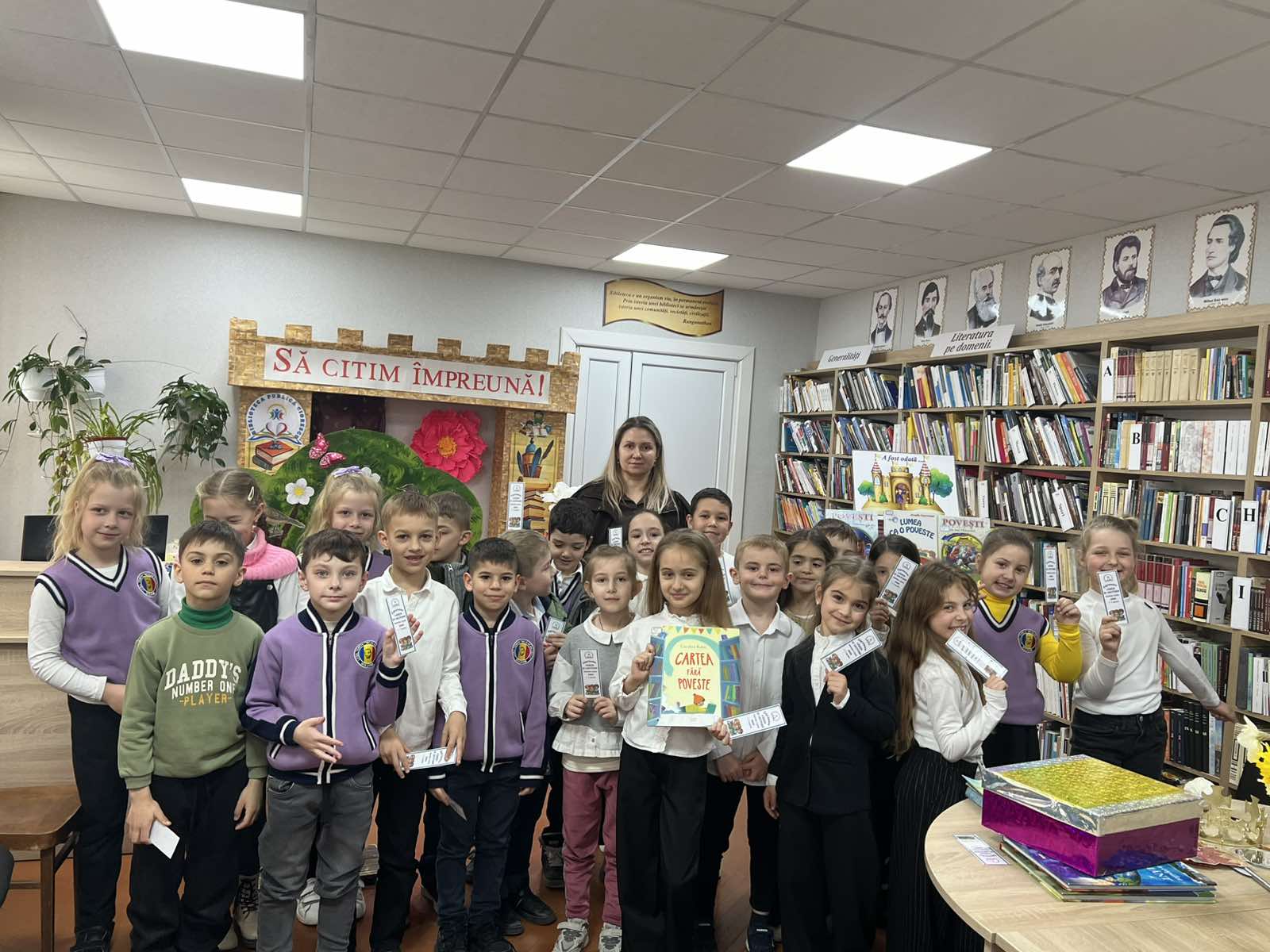 Magia poveștilor prinde viață la Biblioteca Ciorescu: elevii clasei I-A descoperă bucuria lecturii în cadrul Săptămânii Cărții pentru Copii!