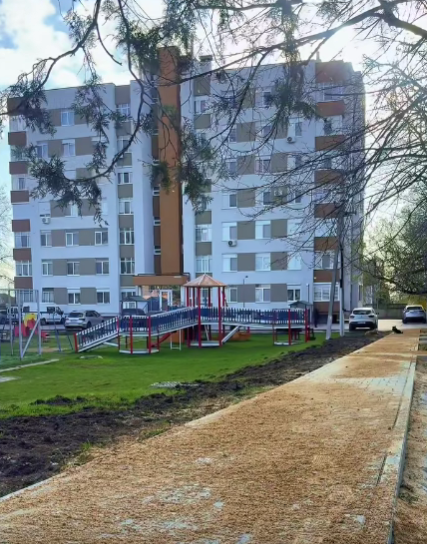 Lucrările de amenajare a accesului și parcării pe str. Alexandru cel Bun 8C din Ciorescu avansează în cadrul programului „Curtea Europeană”!