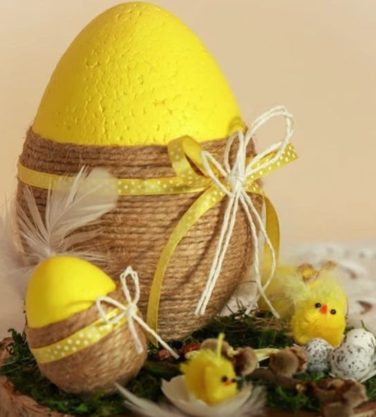 Creativitate și spirit pascal la Grădinița nr. 220 din Ciorescu: expoziție de ouă realizate din materiale reciclate!