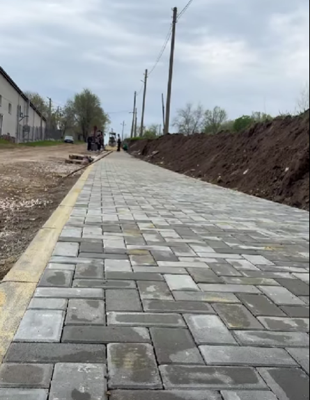 Lucrările de pavare a căii de acces către cimitirul comunei Ciorescu sunt în plin proces de desfășurare și se apropie de finalizare!