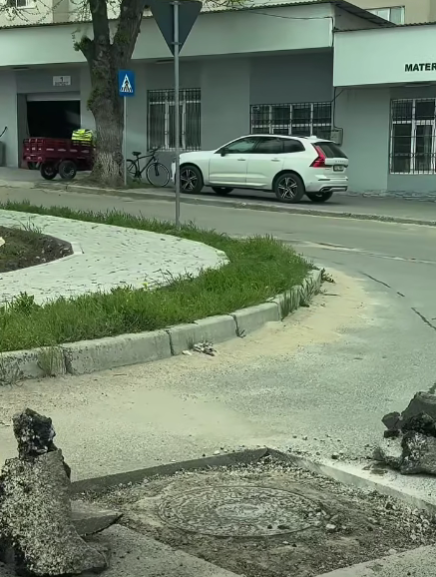 Lucrări la rețeaua de canalizare în Ciorescu: aducerea la nivel a capacelor pentru siguranța circulației!