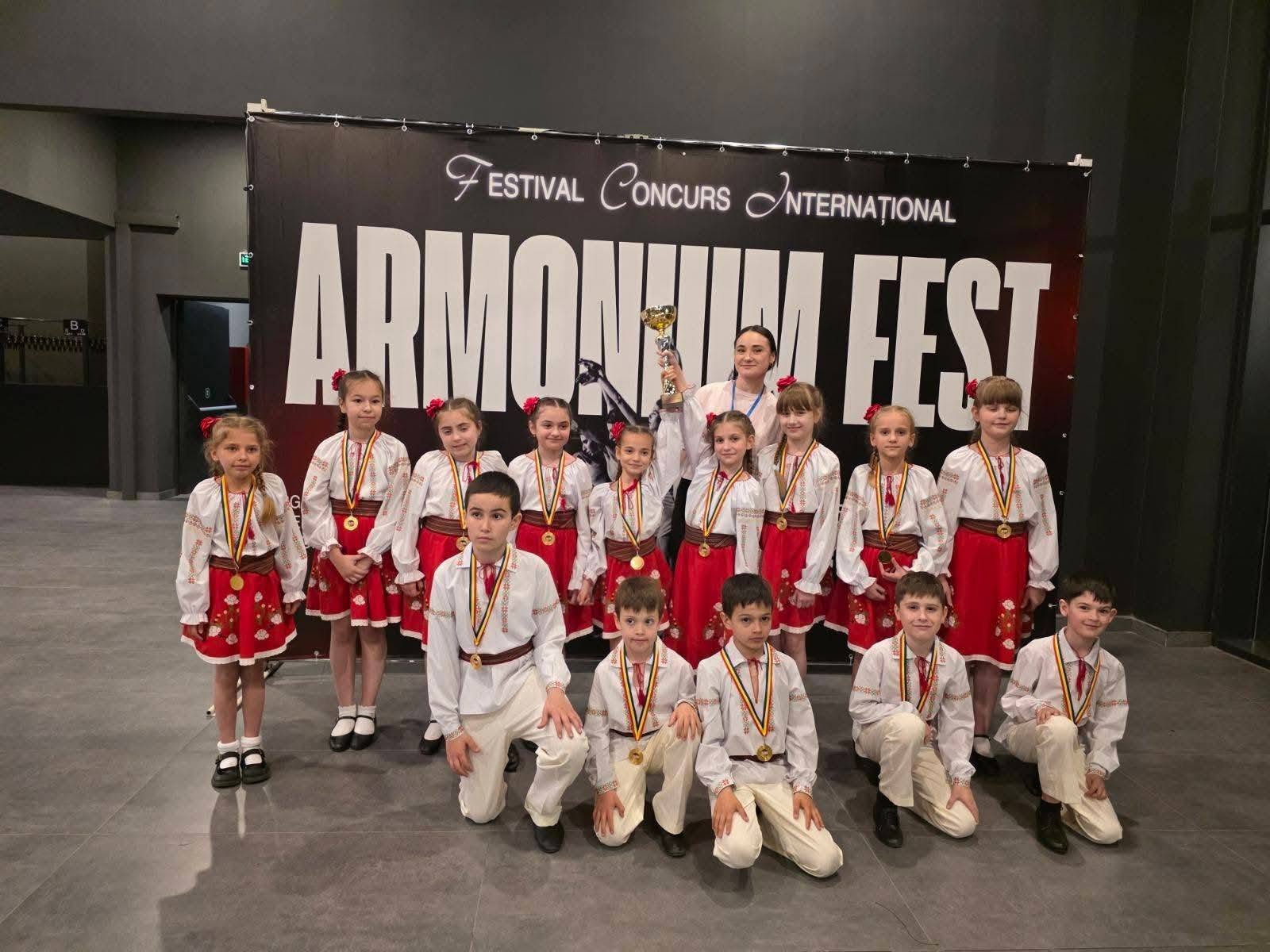 Mândri de rezultatele Ansamblului Folk Dance al Școlii de Arte „Ion Gheorghe Ciorescu” la   Festivalul-Concurs Internațional de Coregrafie ARMONIUM FEST!
