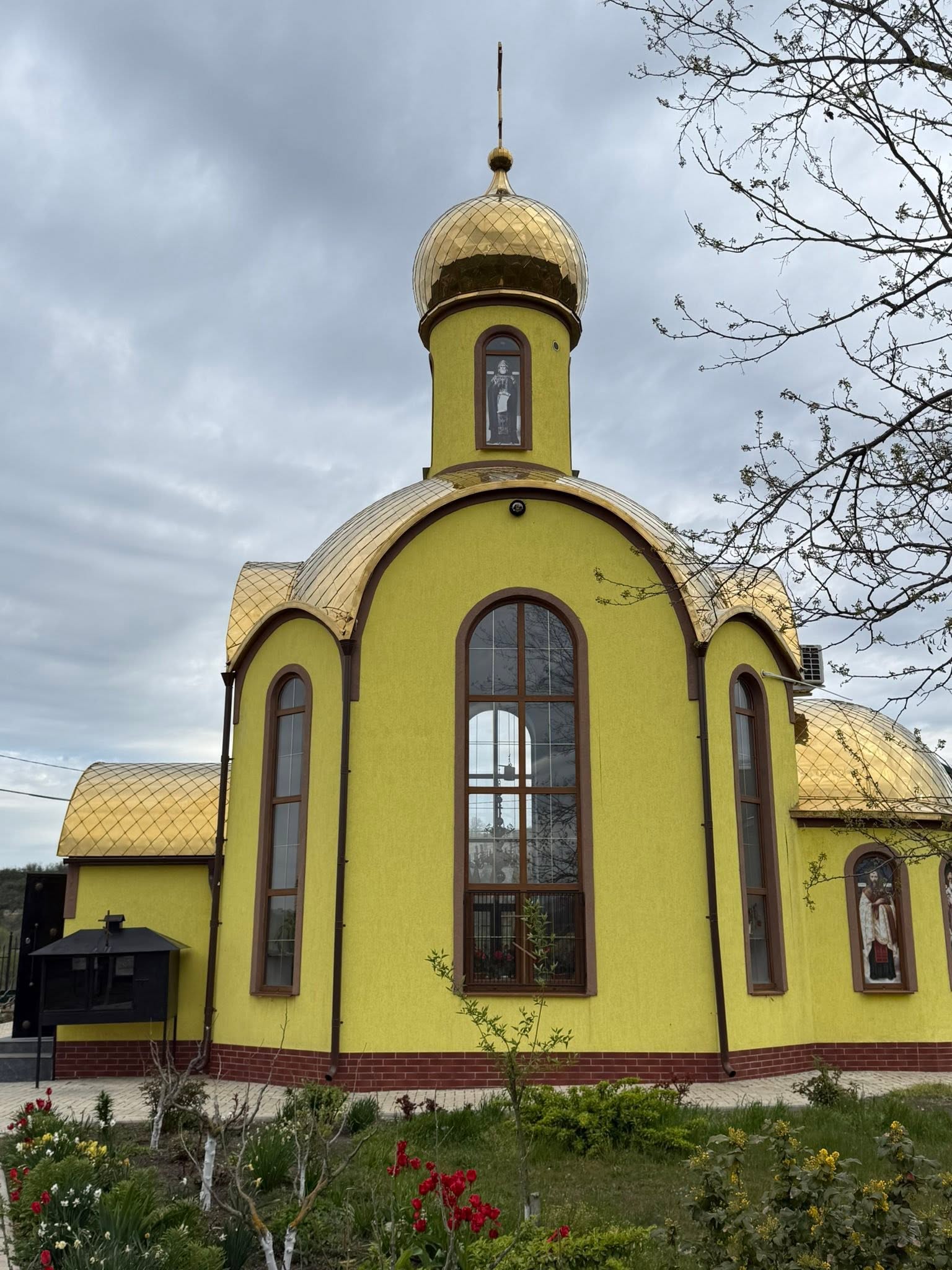 9 Mai 2026, la Biserica din satul Făurești „Sfântul Apostol și Evanghelist Ioan Teologul”, a avut loc un Te Deum de pomenire dedicat bunicilor și străbunicilor noștri care au luptat în cel de