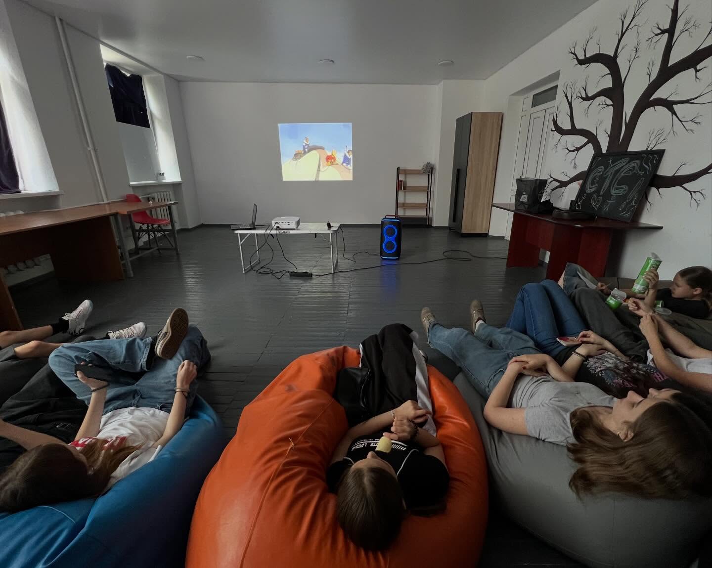 English Club la Centrul de Tineret Ciorescu!