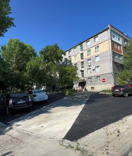 Primăria comunei Ciorescu informează că, în cadrul proiectului „Curtea Europeană”, au fost finalizate lucrările de asfaltare a parcării din strada Moldova nr. 8!