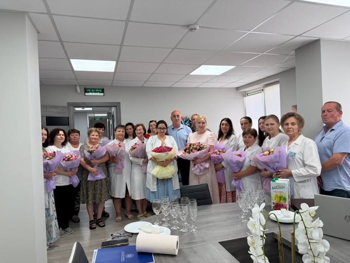 Primarul comunei Ciorescu, dl Ion Scripnic, a felicitat colectivul Centrului de Sănătate Ciorescu!