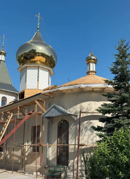 Lucrările de renovare la Biserica „Sfânta Cuvioasa Parascheva” din comuna Ciorescu prind tot mai mult contur!